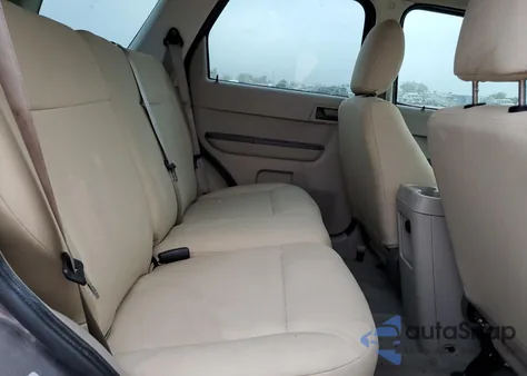 2012 Ford Escape Xls z USA, uszkodzony, nr VIN 1FMCU0C71CKC17460